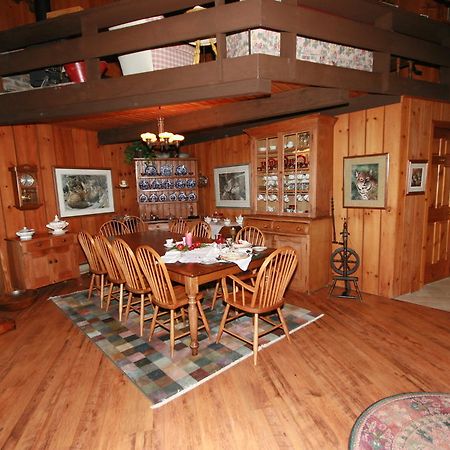 Stouffermill Bed & Breakfast Algonquin Highlands Esterno foto