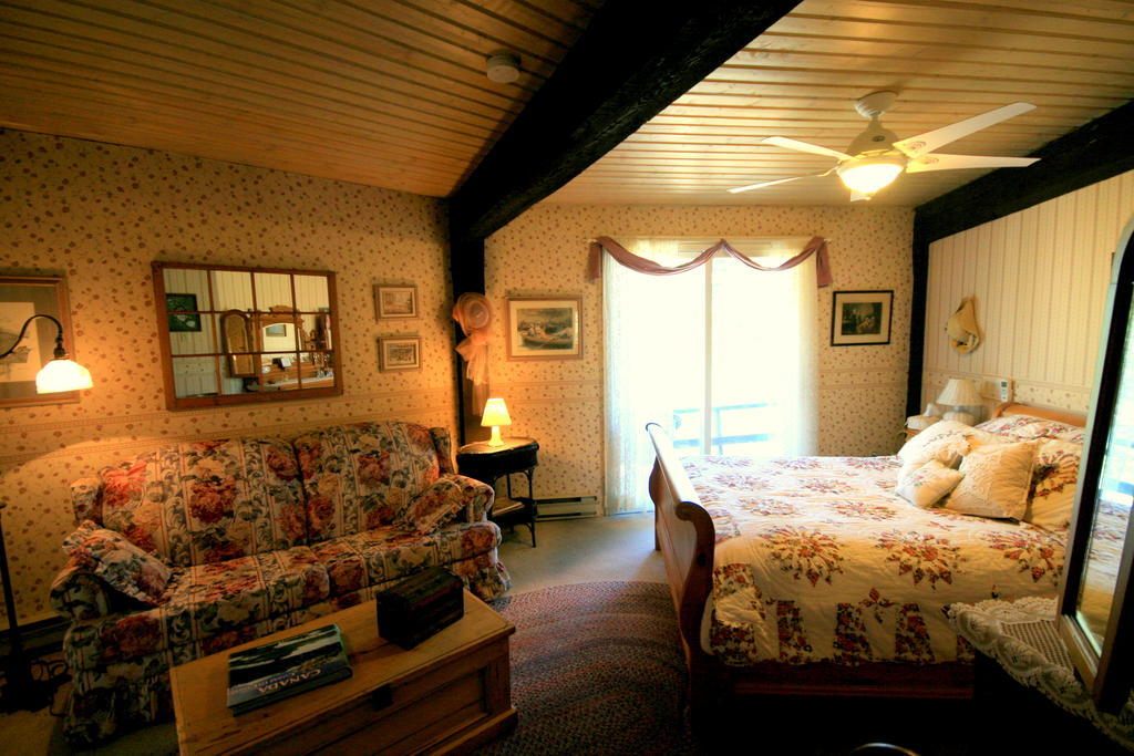 Stouffermill Bed & Breakfast Algonquin Highlands Esterno foto