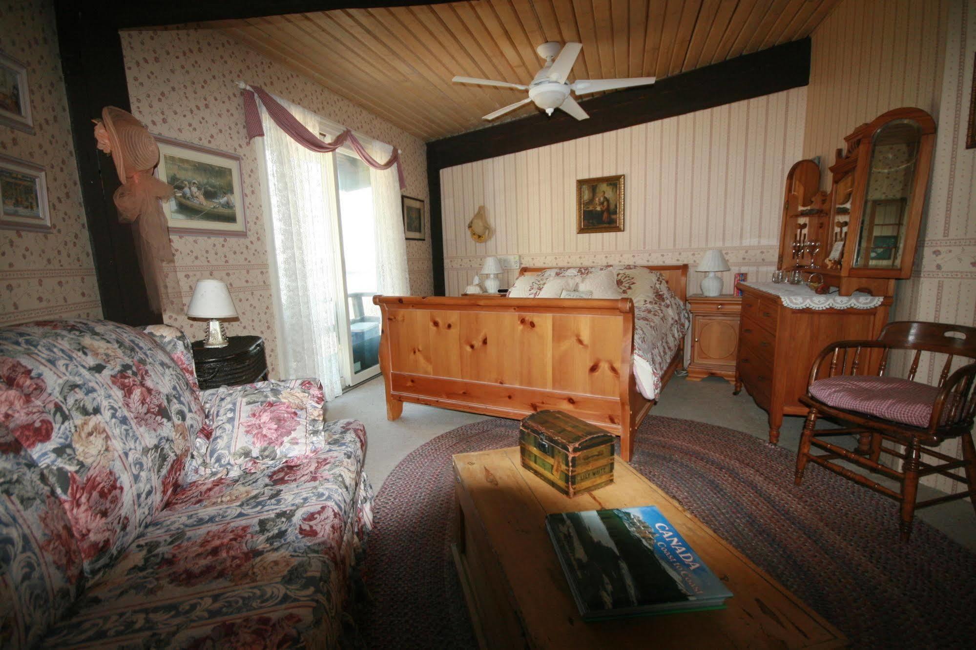 Stouffermill Bed & Breakfast Algonquin Highlands Esterno foto