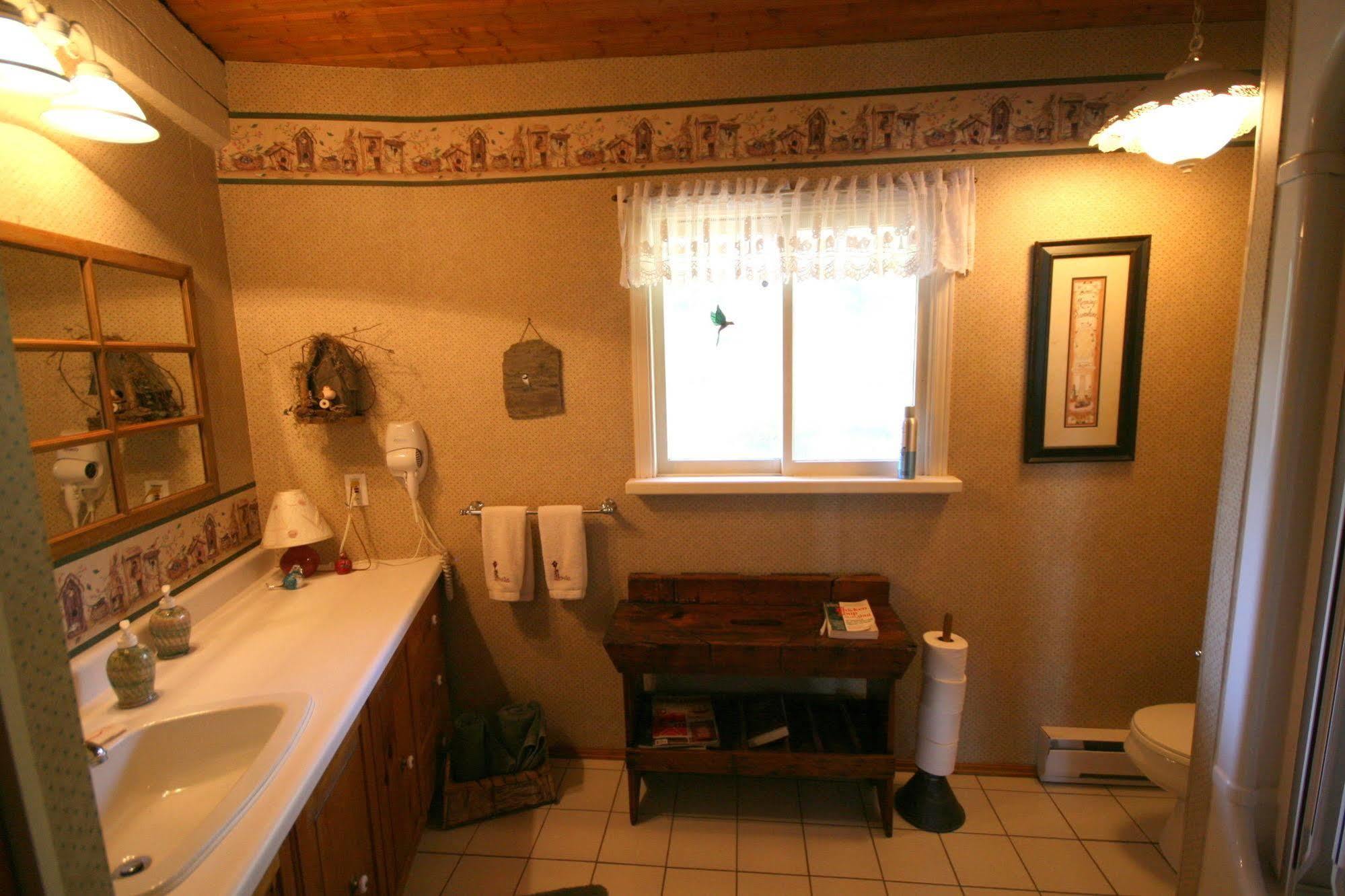 Stouffermill Bed & Breakfast Algonquin Highlands Esterno foto