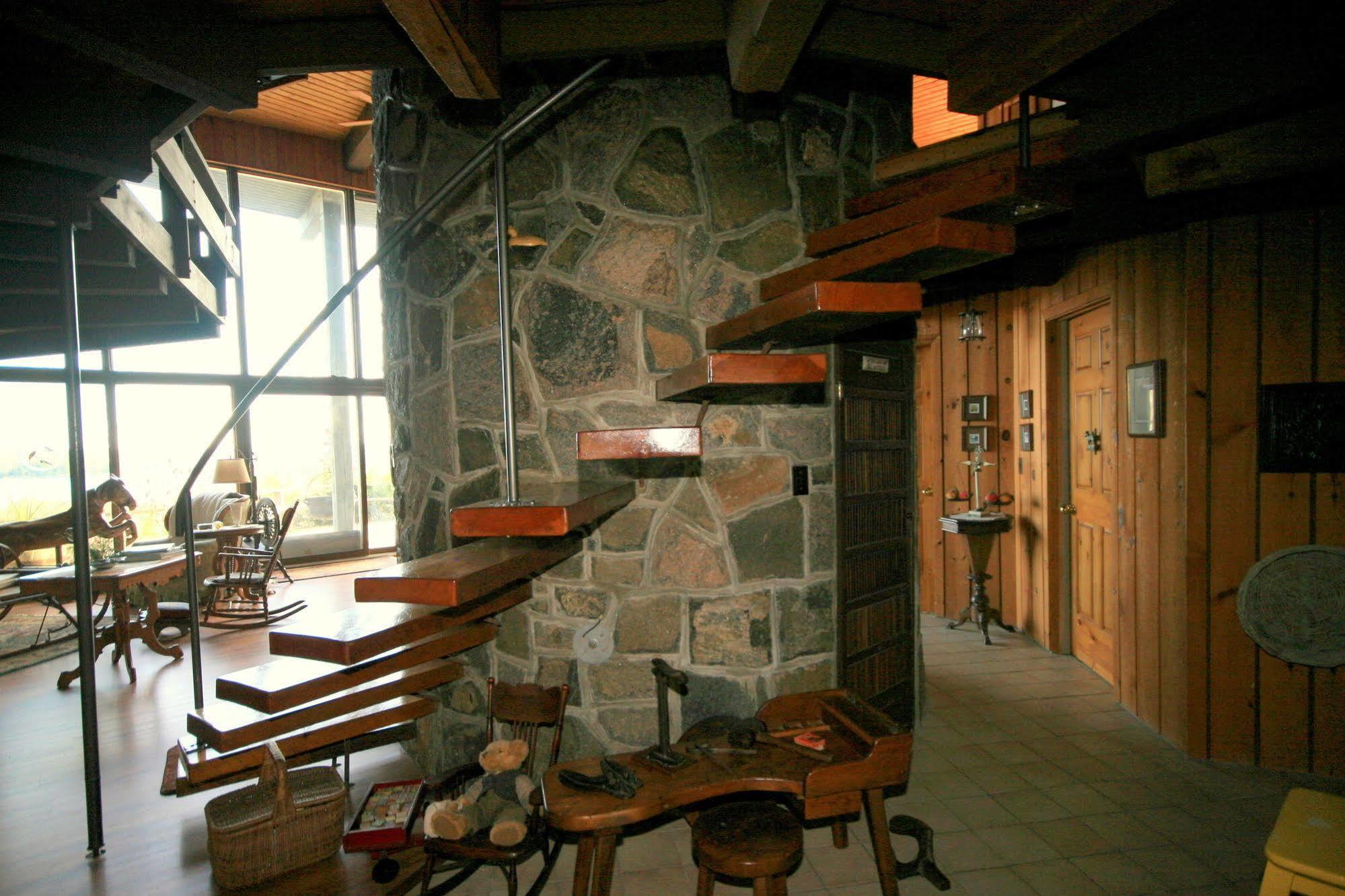 Stouffermill Bed & Breakfast Algonquin Highlands Esterno foto