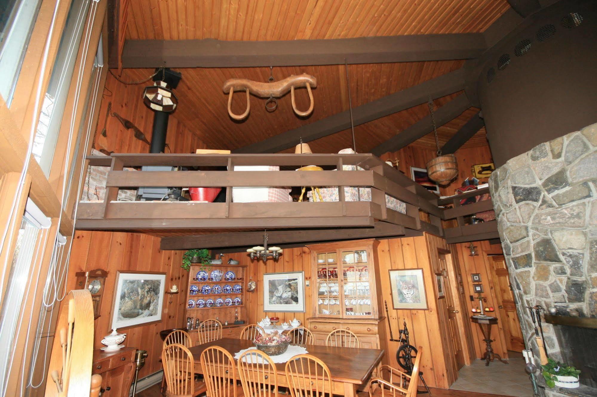 Stouffermill Bed & Breakfast Algonquin Highlands Esterno foto